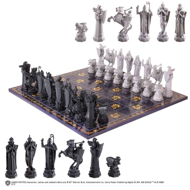 Noble collection Harry Potter Chess Set Wizards Chess Deluxe Editio...