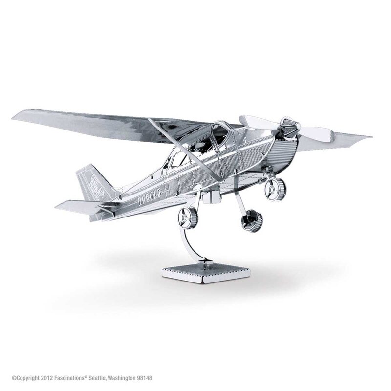MetalEarth Aviation: CESSNA SKYHAWK 11.4x9.2x2.5cm, metal 3D model with 1 sheet, on card 12x17cm, 14+ Airplane model kit/Metal m