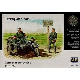 German Motorbike with sidecar and Motorcyclists 1940-43 Model kit
