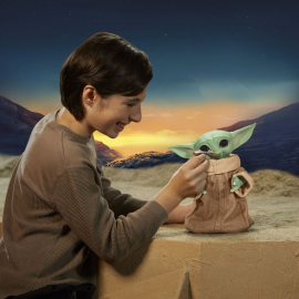 Star Wars The Mandalorian interactive action figure Galactic Snackin´ Grogu 23 cm 