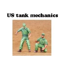 2 x US Tank mechanics. 1 standing and 1 kneeling