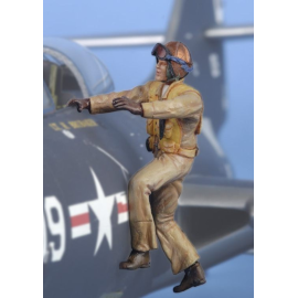 1 x USN pilot Korean war boarding aircraft Figures