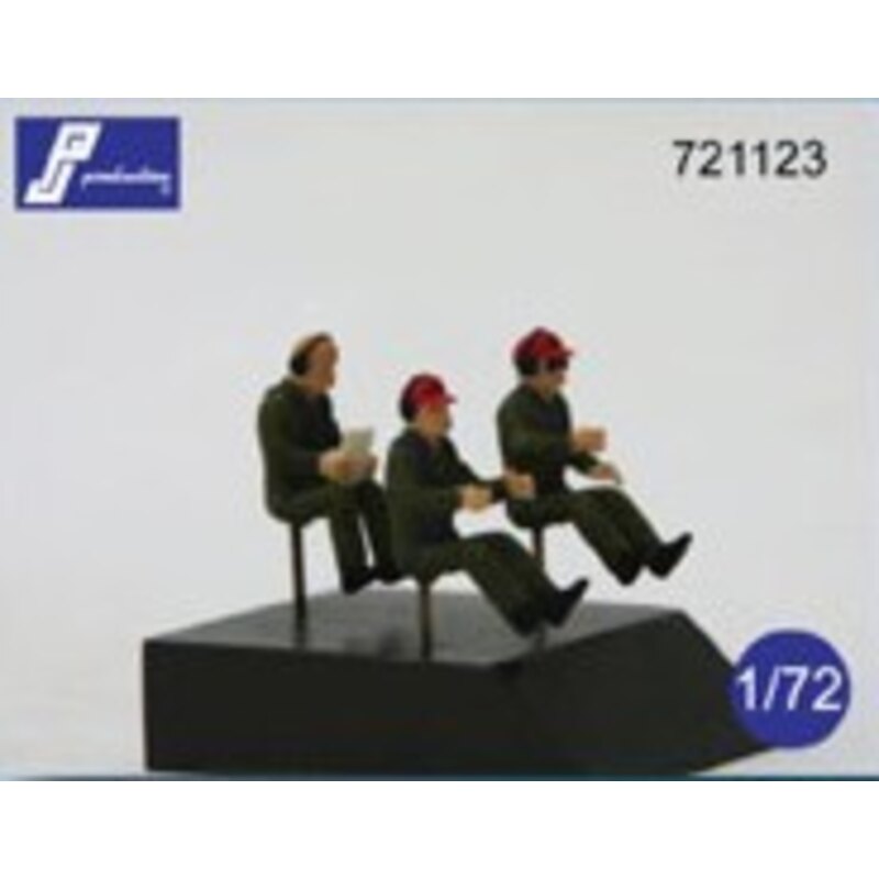 Transport pilots seated in aircraft (set of 3 figures - To be used in most of modern transport aircraft). 