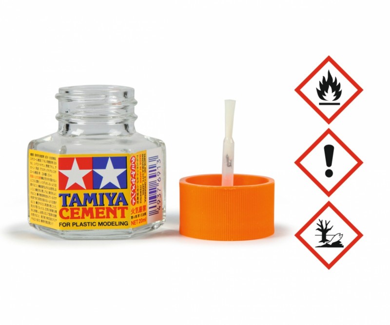 Tamiya glue Liquid glue 20ml with 1001hobbies (#012 12)