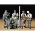 German Soldiers Field Briefing 5 x Figures1 x Stove1 x Dog MP44 MG-42