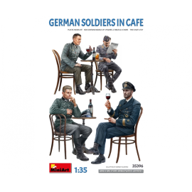 1:35 Ger. Soldiers in Café (4)