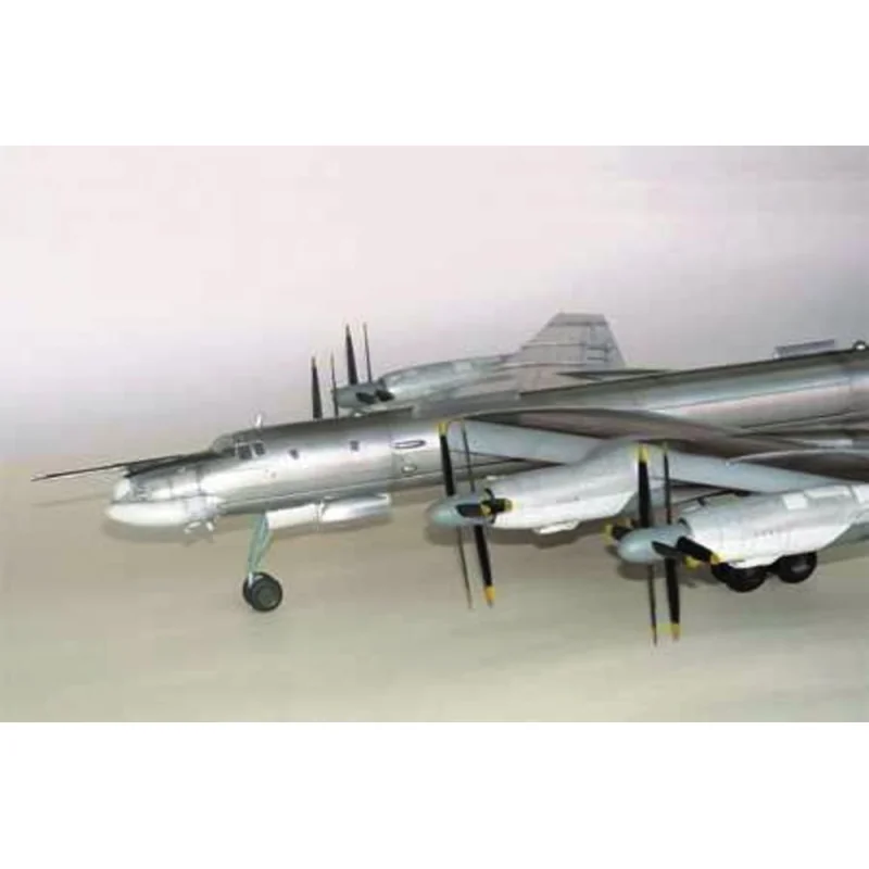 1/72 Tupolev Tu95MS Bear H Bomber