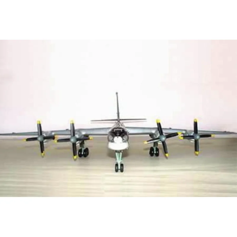 1/72 Tupolev Tu95MS Bear H Bomber