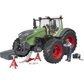 FENDT 1050 Vario with figure and workshop tools Scale: 1/16