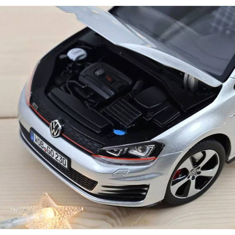 VOLKSWAGEN Golf GTI 2013 Reflex silver