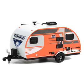 Winnebago Winnie Drop 2016 caravan from the HITCCHED Homes series in blister pack Die Cast 