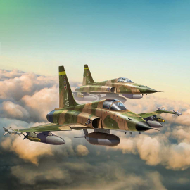 F-5 Freedom Fighter 1:32 Plastic Airplane Model