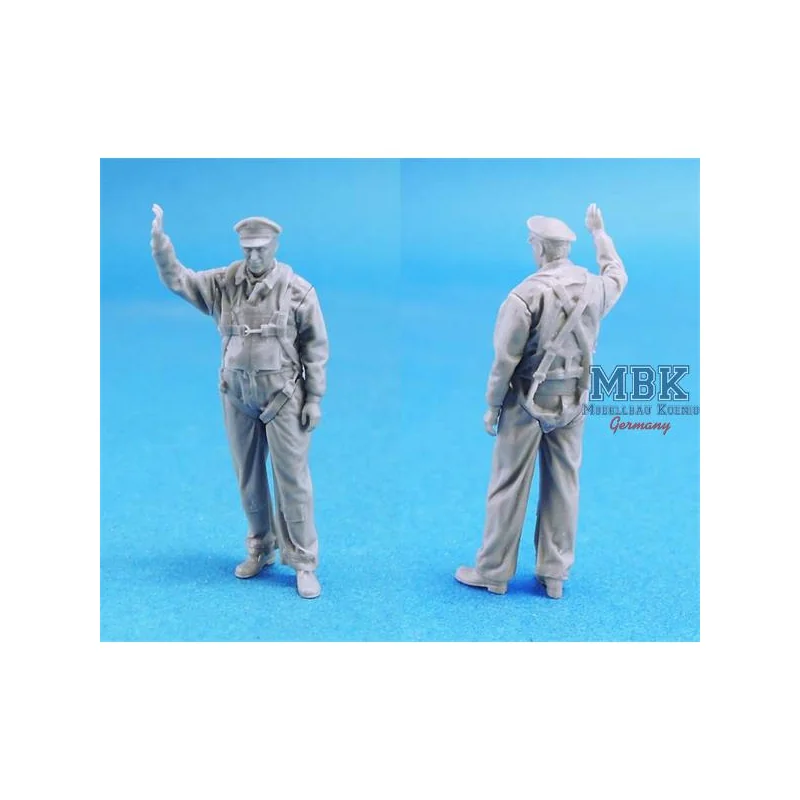 WW2 US Bomber Pilot on the ground 1:48 Figures 