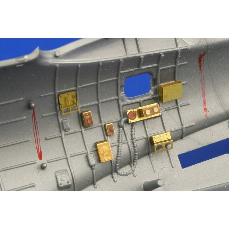 ED49361 Boeing B-17G Flying Fortress mid section interior PRE-PAINTED IN COLOUR! (designed to be assembled with model kits from 