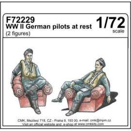 WWII German pilots at rest (2 fig) Figures