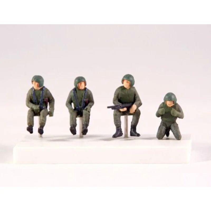 Set of 4 US helicopter crew (Vietnam war) [Bell AH-1S AH-1F AH-1T AH-1W UH-1B UH-1D UH-1F UH-1H 47D/47G] Figures