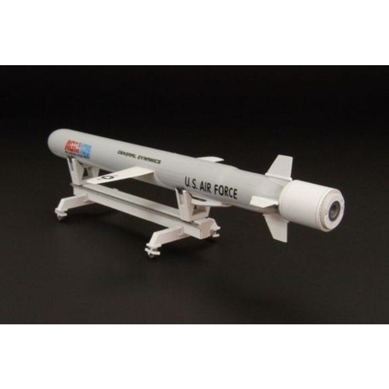 AGM-109 TOMAHAWK--Resin kit with PE parts and decals of US modern cruise missile